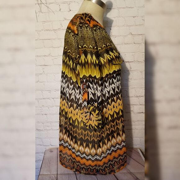 Vince Camuto v neck top - Picture 2 of 6